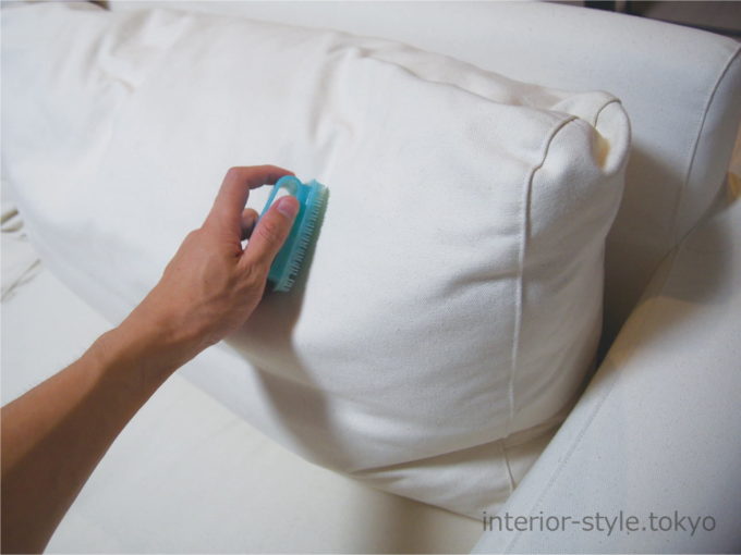 布地のソファに絡まった犬の抜け毛をキレイに取り除く方法 インテリアスタイル